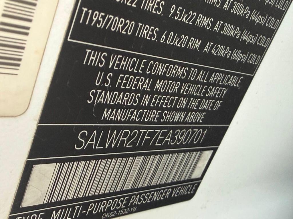 Land Rover Range Rover Sport Vehicle Full-screen Gallery Image 36