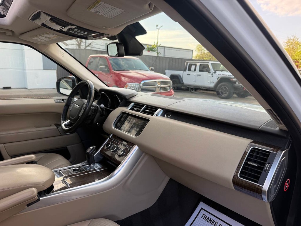 Land Rover Range Rover Sport Vehicle Full-screen Gallery Image 09