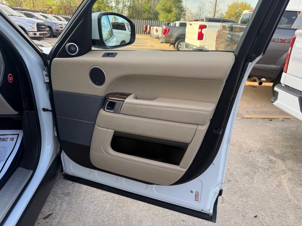 Land Rover Range Rover Sport Vehicle Full-screen Gallery Image 11