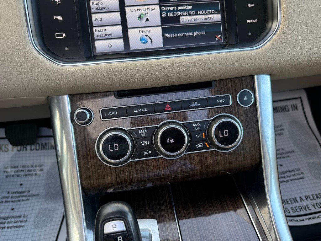 Land Rover Range Rover Sport Vehicle Full-screen Gallery Image 28