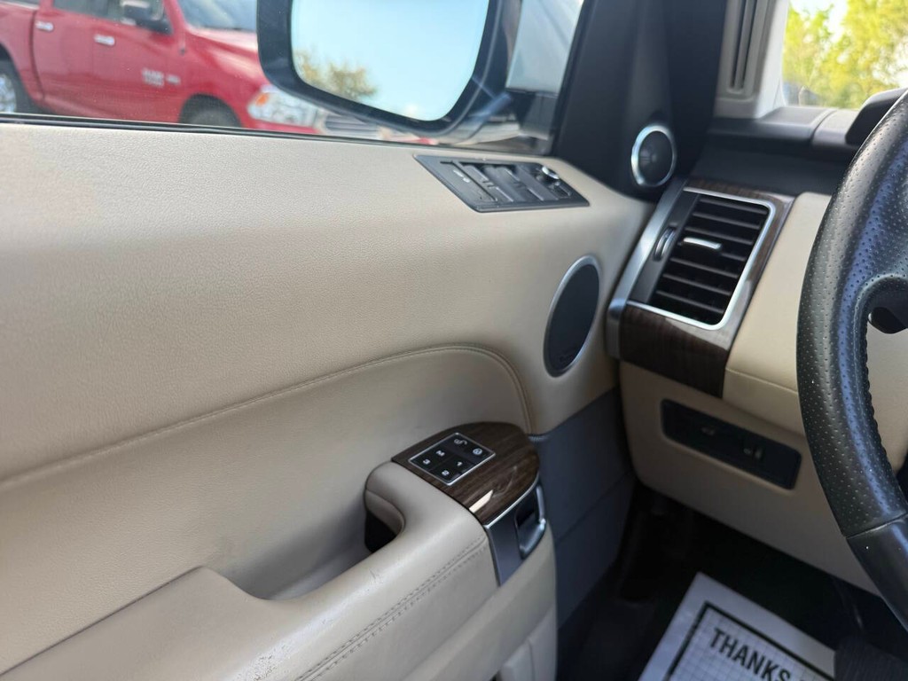 Land Rover Range Rover Sport Vehicle Full-screen Gallery Image 30