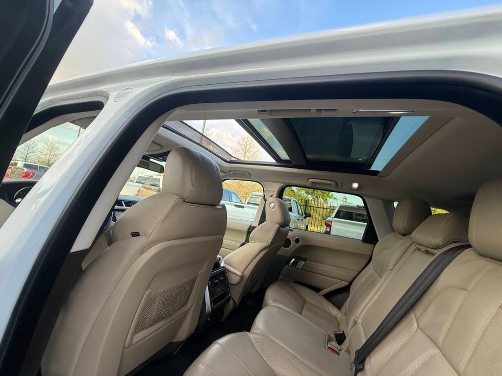 Land Rover Range Rover Sport Vehicle Full-screen Gallery Image 32