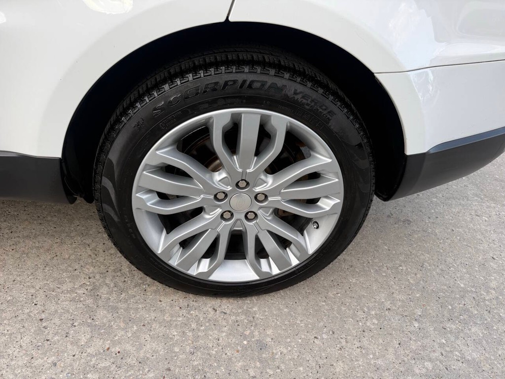 Land Rover Range Rover Sport Vehicle Full-screen Gallery Image 37