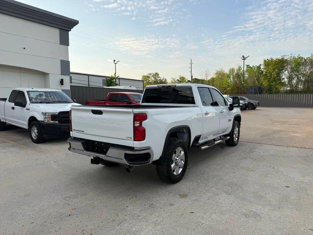 Chevrolet Silverado 2500HD Vehicle Full-screen Gallery Image 05