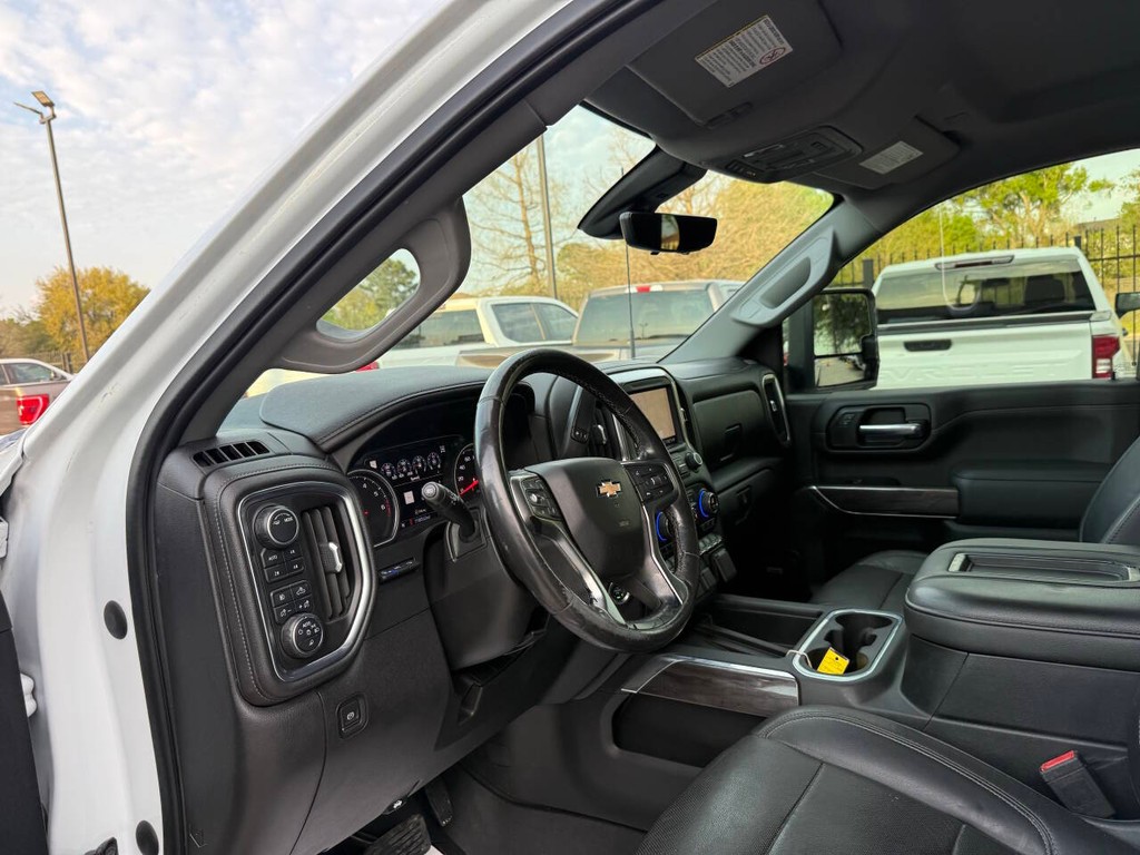 Chevrolet Silverado 2500HD Vehicle Full-screen Gallery Image 06