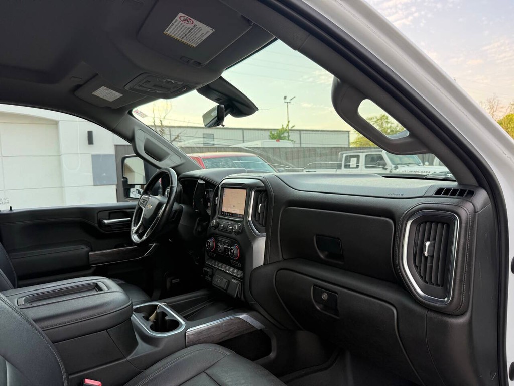 Chevrolet Silverado 2500HD Vehicle Full-screen Gallery Image 09