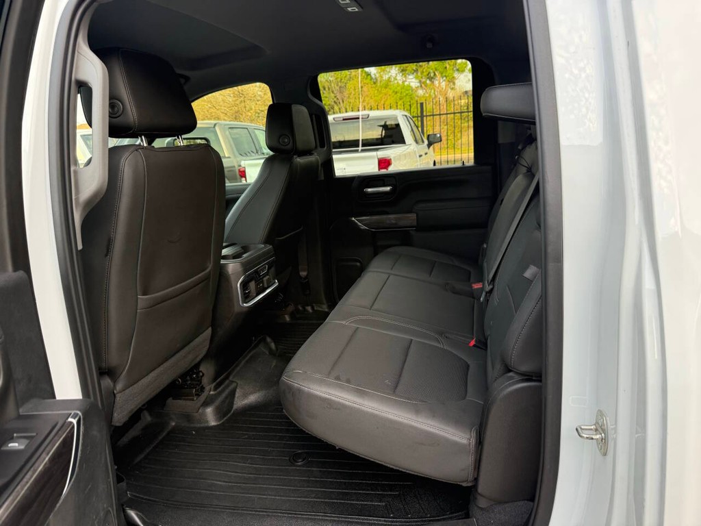 Chevrolet Silverado 2500HD Vehicle Full-screen Gallery Image 13