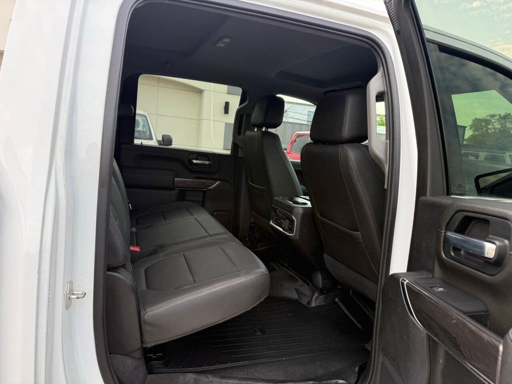 Chevrolet Silverado 2500HD Vehicle Full-screen Gallery Image 15