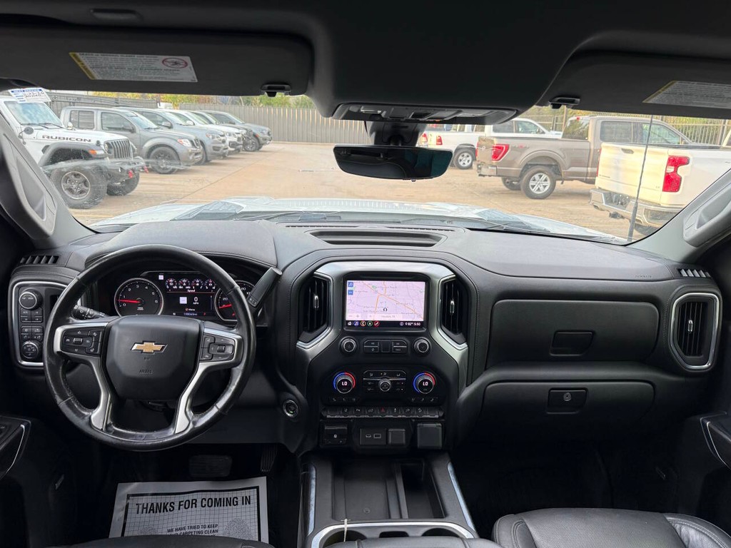 Chevrolet Silverado 2500HD Vehicle Full-screen Gallery Image 17