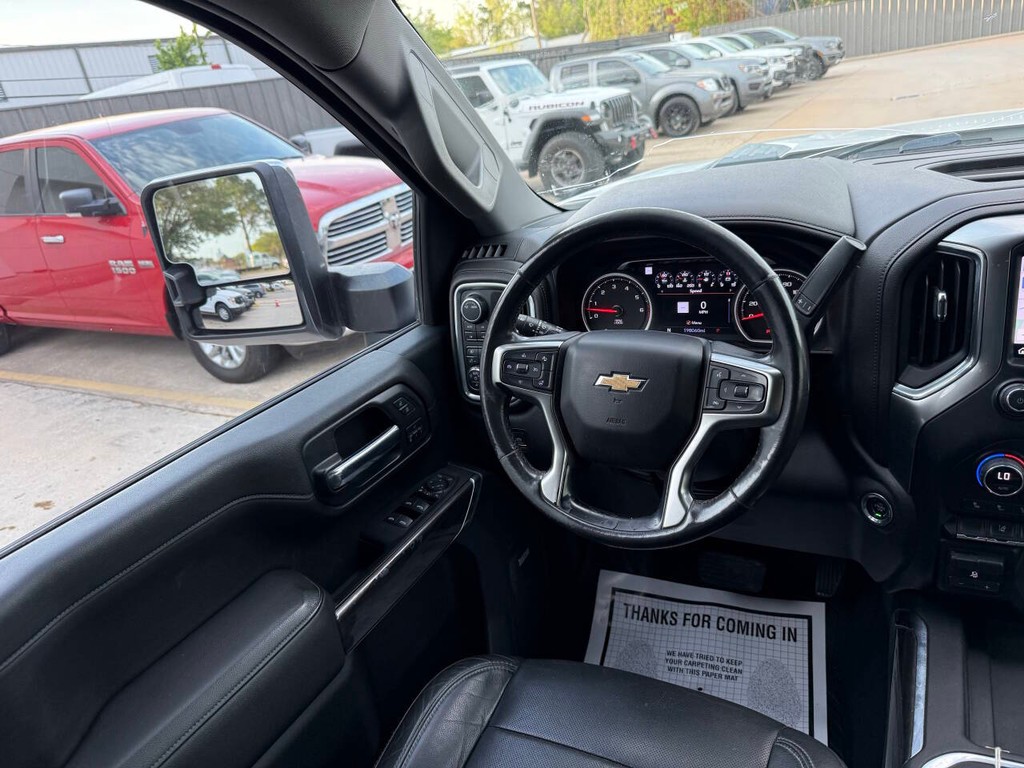 Chevrolet Silverado 2500HD Vehicle Full-screen Gallery Image 19