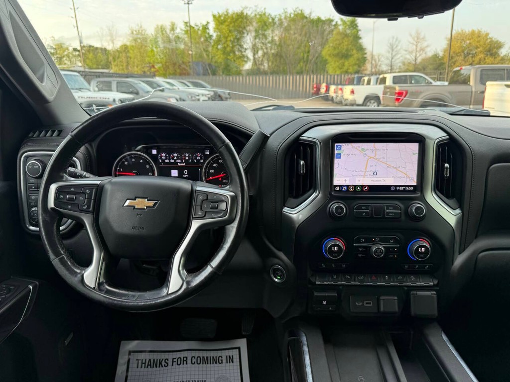 Chevrolet Silverado 2500HD Vehicle Full-screen Gallery Image 21