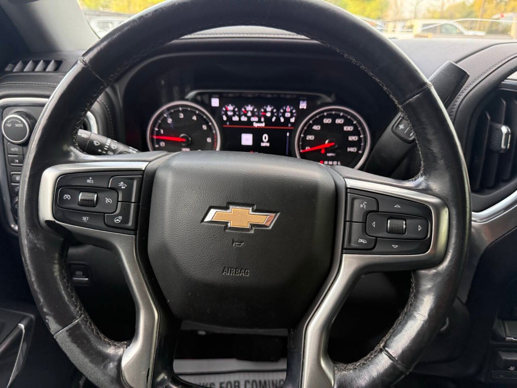 Chevrolet Silverado 2500HD Vehicle Full-screen Gallery Image 23