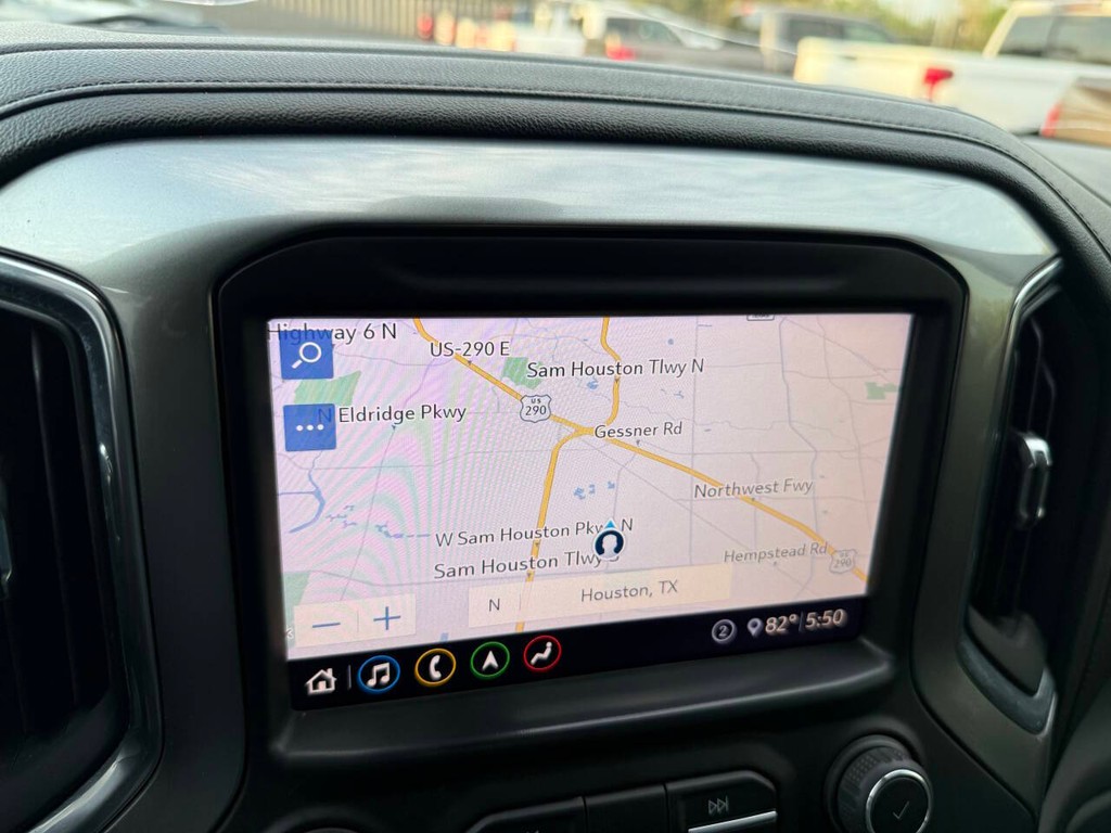 Chevrolet Silverado 2500HD Vehicle Full-screen Gallery Image 25