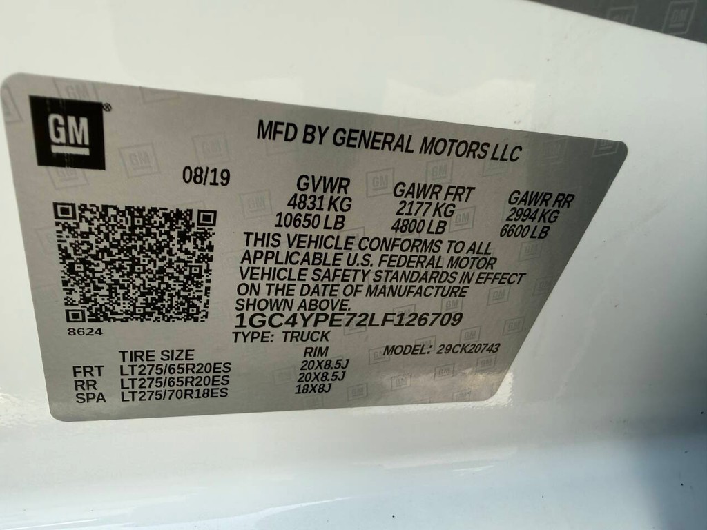 Chevrolet Silverado 2500HD Vehicle Full-screen Gallery Image 33