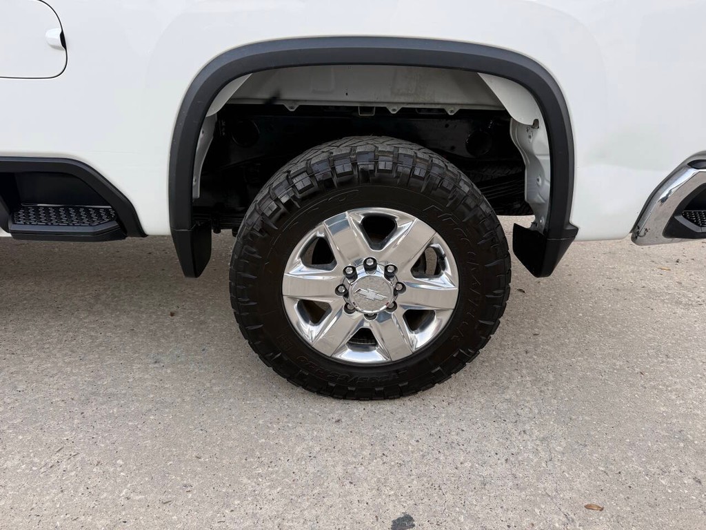 Chevrolet Silverado 2500HD Vehicle Full-screen Gallery Image 35