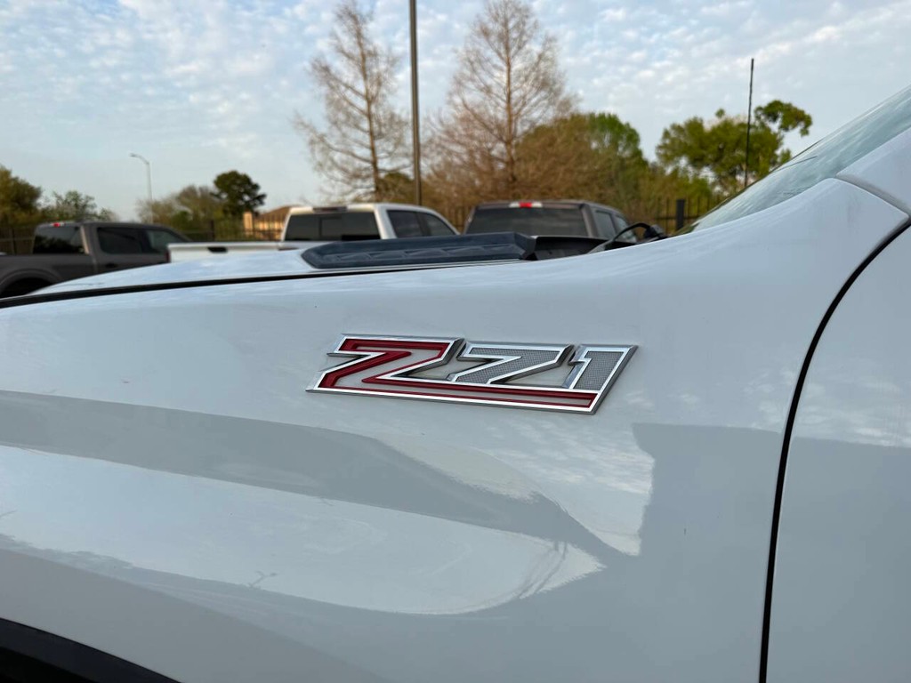 Chevrolet Silverado 2500HD Vehicle Full-screen Gallery Image 37