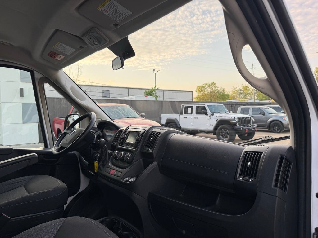 Ram ProMaster Cargo Van Vehicle Full-screen Gallery Image 09