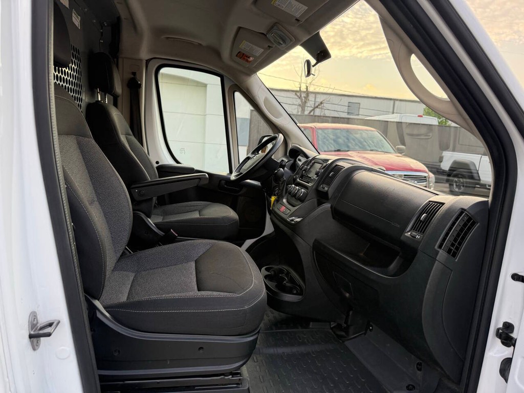 Ram ProMaster Cargo Van Vehicle Full-screen Gallery Image 10