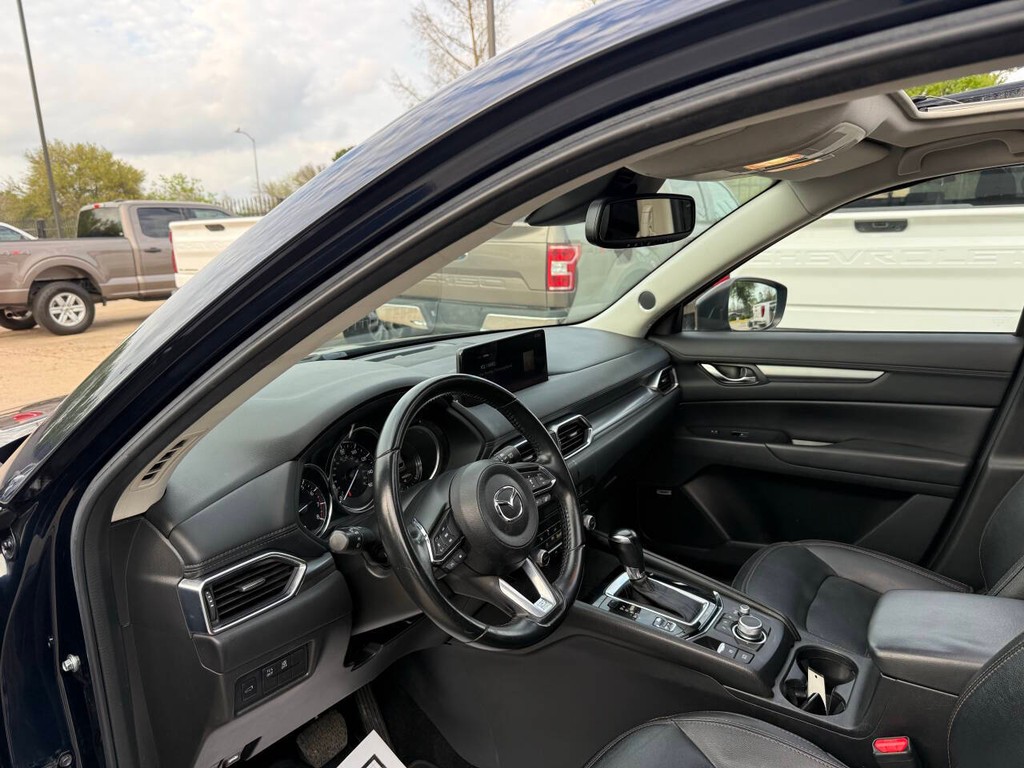 Mazda CX-5 Vehicle Full-screen Gallery Image 06