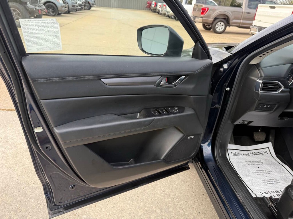 Mazda CX-5 Vehicle Full-screen Gallery Image 08