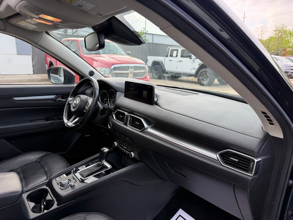 Mazda CX-5 Vehicle Full-screen Gallery Image 09