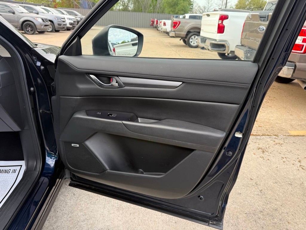 Mazda CX-5 Vehicle Full-screen Gallery Image 11