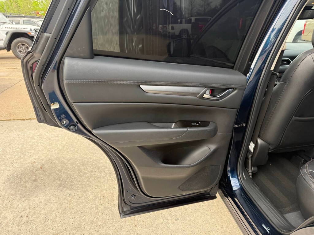 Mazda CX-5 Vehicle Full-screen Gallery Image 14