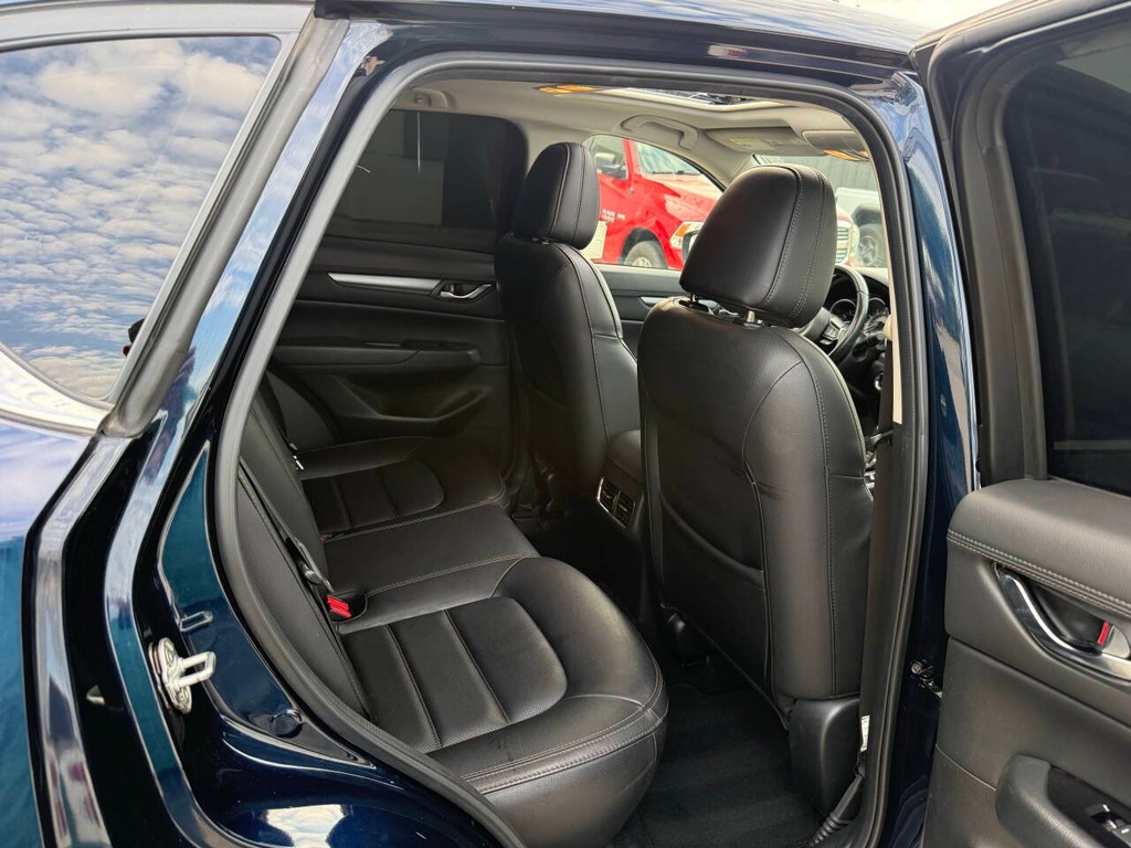 Mazda CX-5 Vehicle Full-screen Gallery Image 15