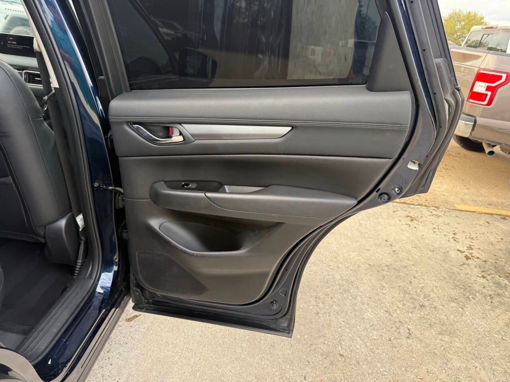 Mazda CX-5 Vehicle Full-screen Gallery Image 16