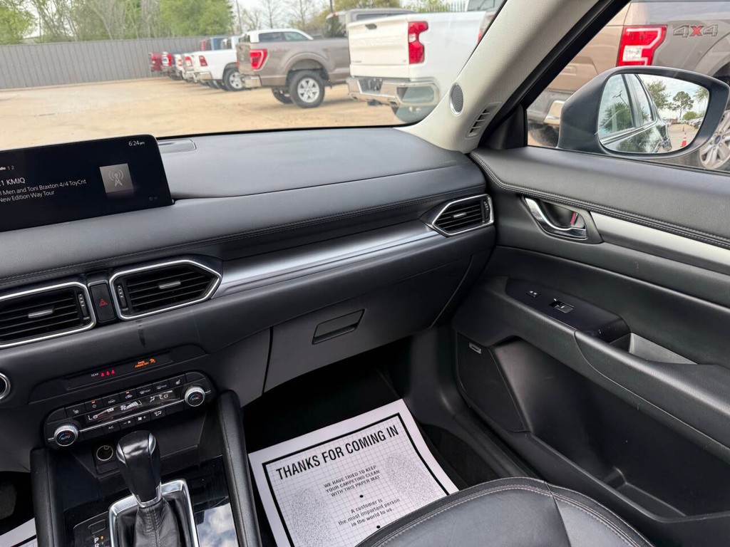 Mazda CX-5 Vehicle Full-screen Gallery Image 20