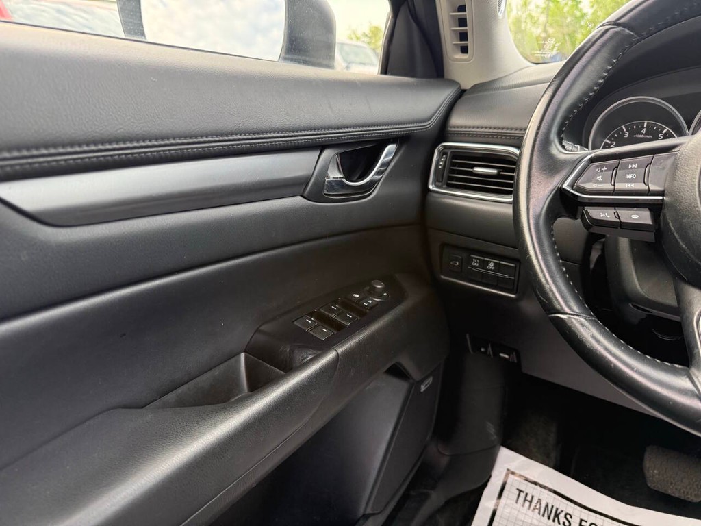 Mazda CX-5 Vehicle Full-screen Gallery Image 29
