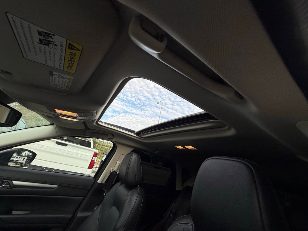 Mazda CX-5 Vehicle Full-screen Gallery Image 30