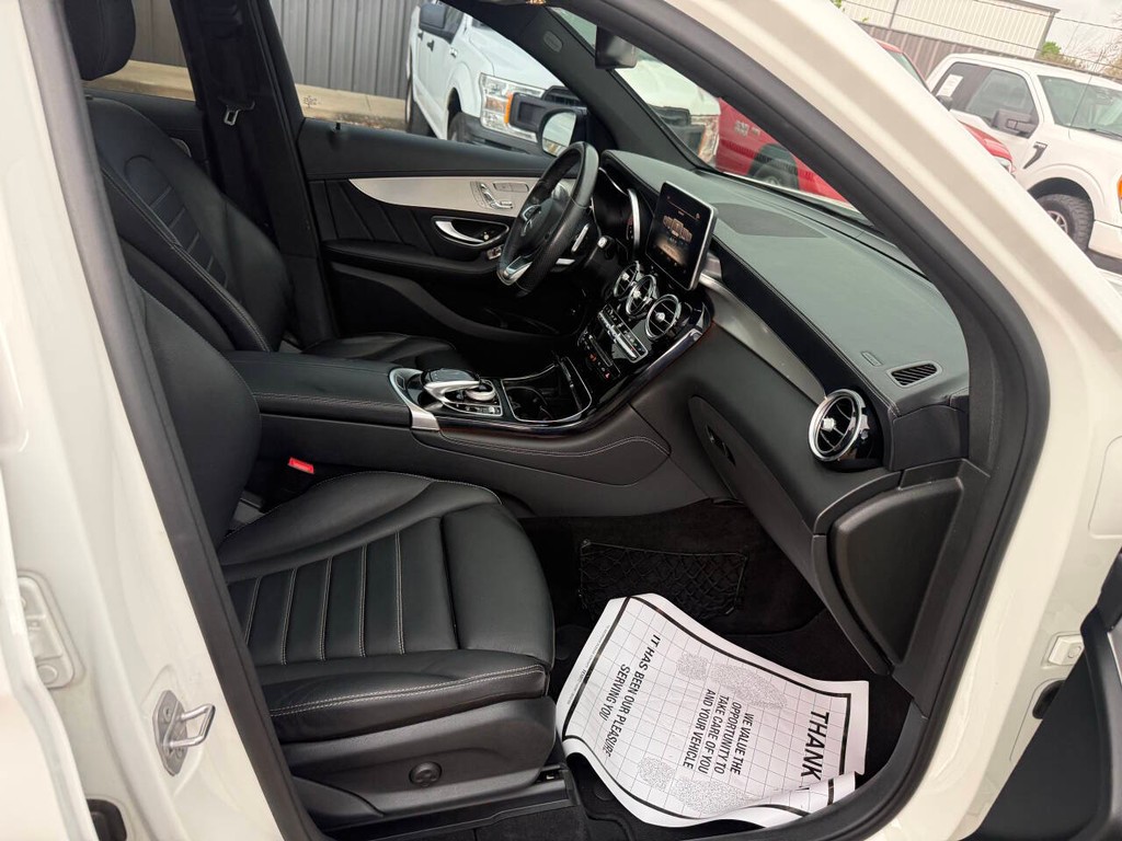 Mercedes-Benz GLC Vehicle Full-screen Gallery Image 10