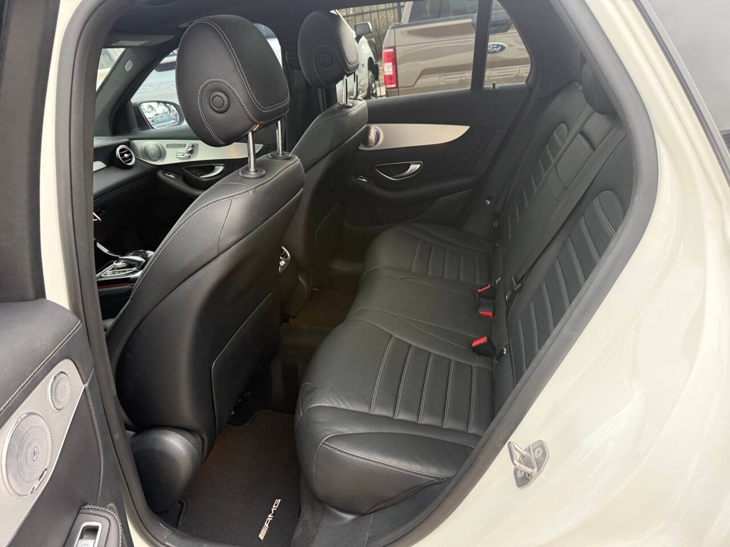 Mercedes-Benz GLC Vehicle Full-screen Gallery Image 13