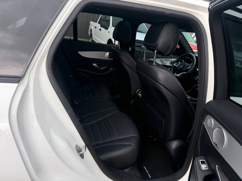 Mercedes-Benz GLC Vehicle Full-screen Gallery Image 15