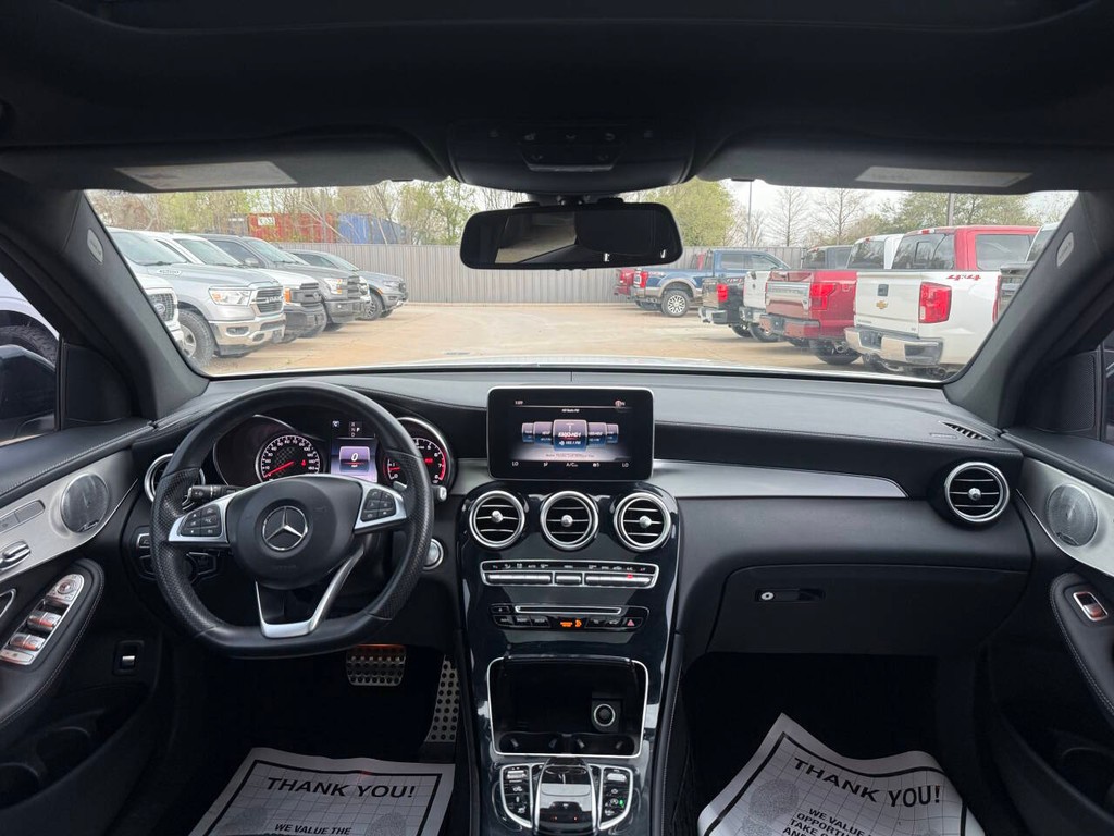 Mercedes-Benz GLC Vehicle Full-screen Gallery Image 17