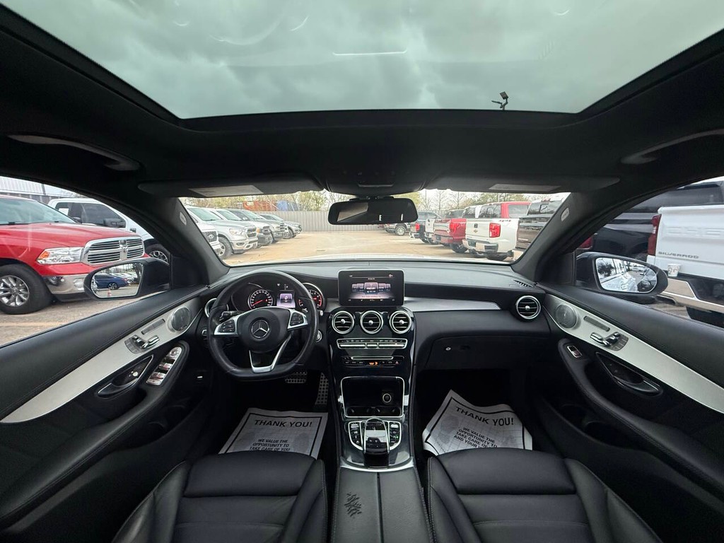 Mercedes-Benz GLC Vehicle Full-screen Gallery Image 18