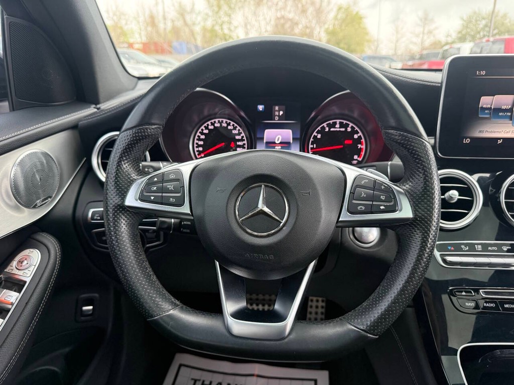 Mercedes-Benz GLC Vehicle Full-screen Gallery Image 22