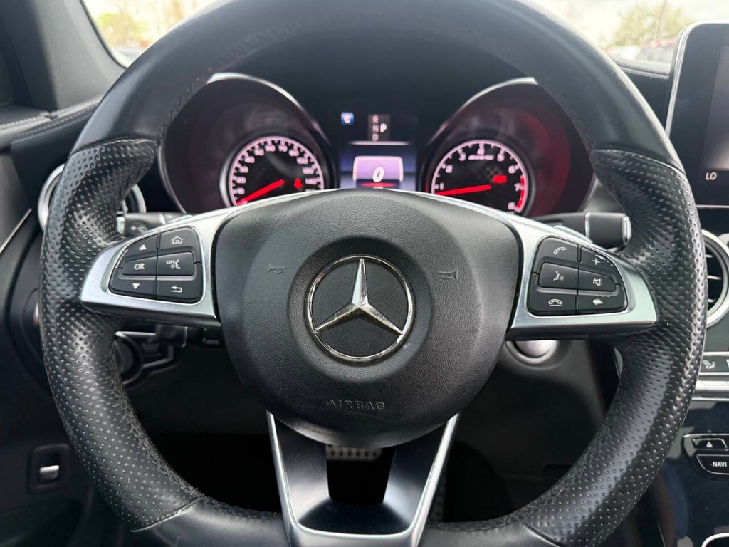 Mercedes-Benz GLC Vehicle Full-screen Gallery Image 23