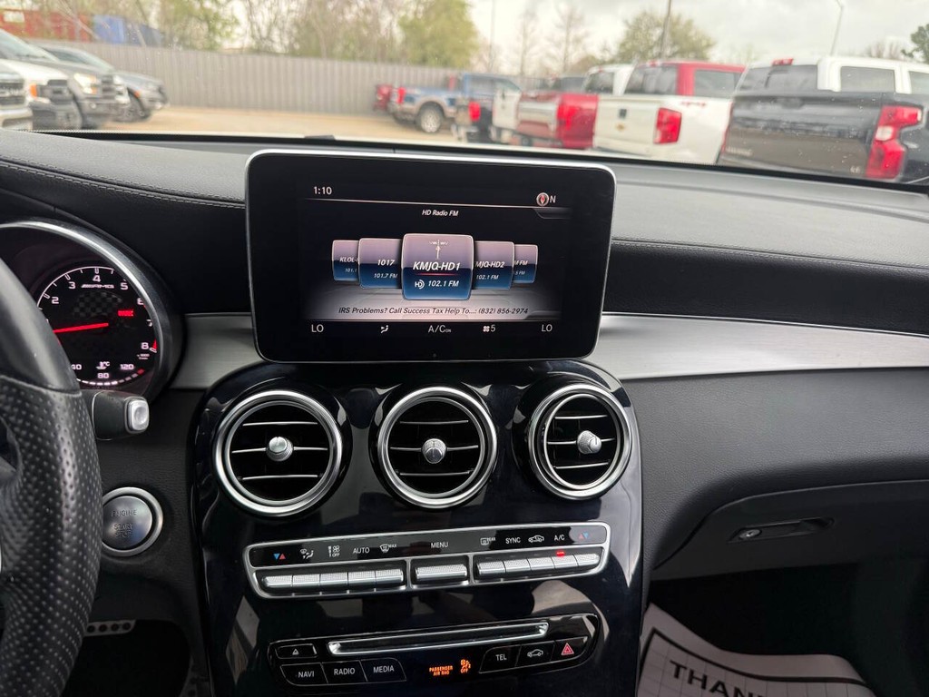 Mercedes-Benz GLC Vehicle Full-screen Gallery Image 24