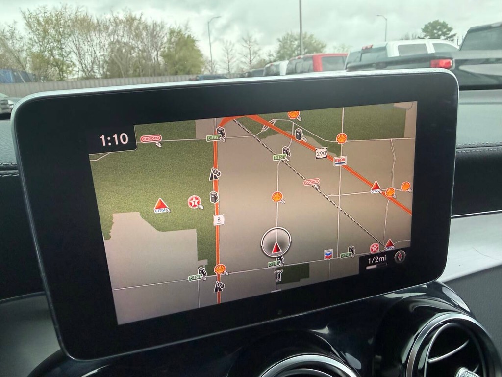 Mercedes-Benz GLC Vehicle Full-screen Gallery Image 26