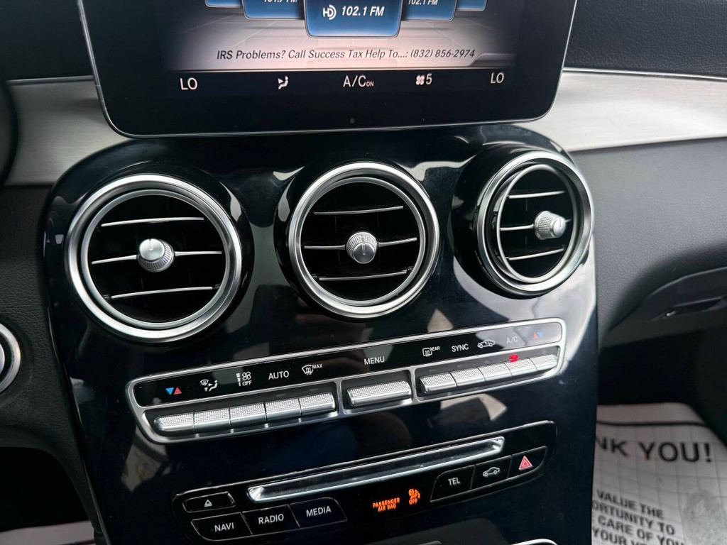 Mercedes-Benz GLC Vehicle Full-screen Gallery Image 28