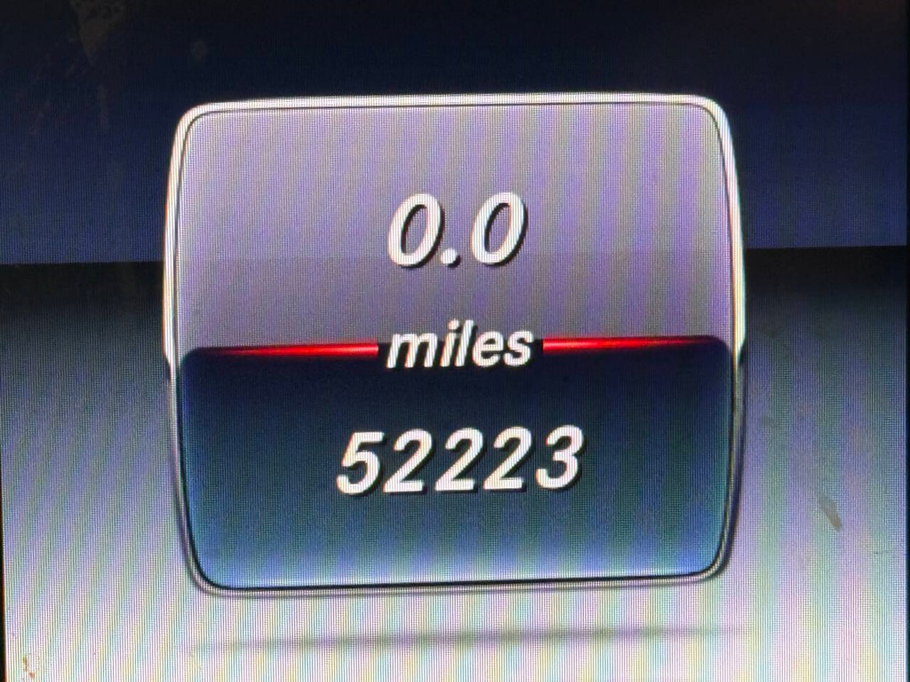 Mercedes-Benz GLC Vehicle Full-screen Gallery Image 34