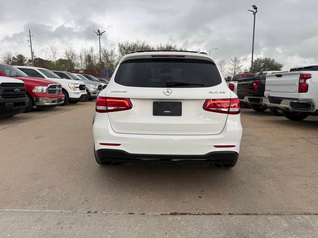 Mercedes-Benz GLC Vehicle Full-screen Gallery Image 40