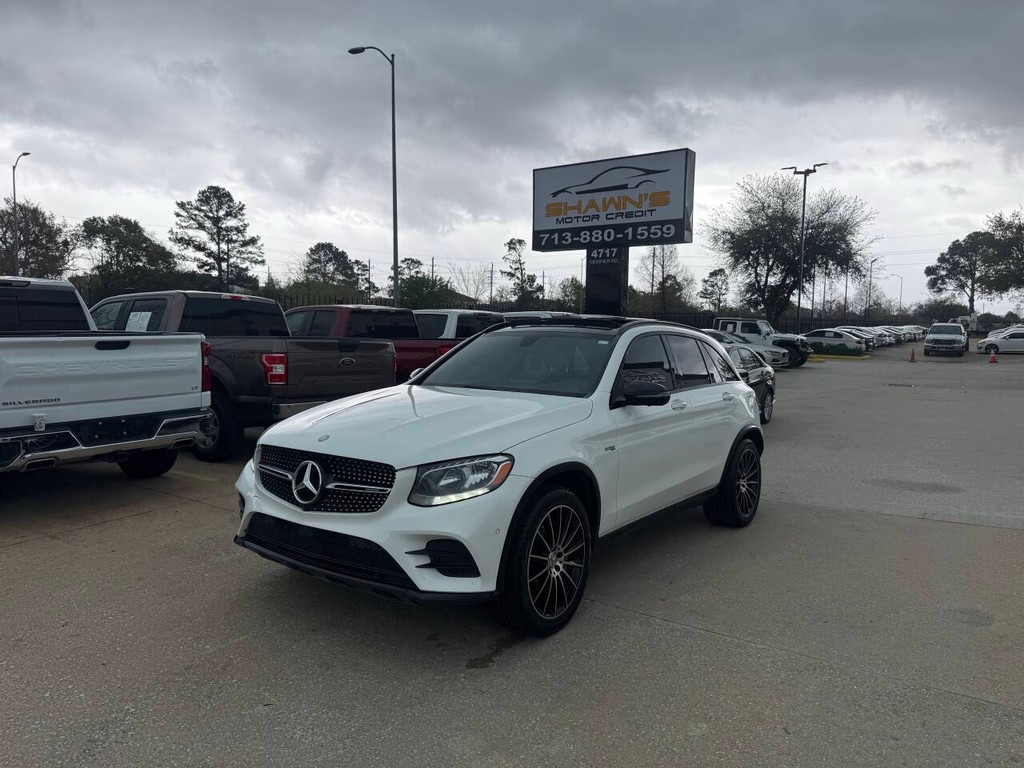 Mercedes-Benz GLC Vehicle Full-screen Gallery Image 44