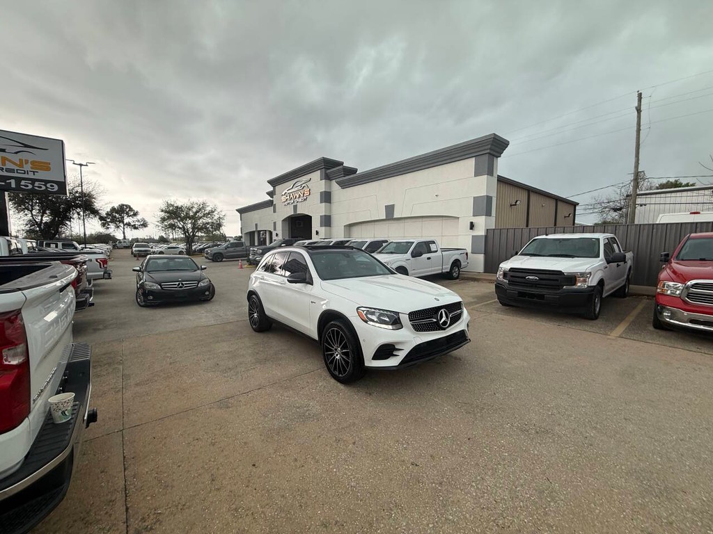 Mercedes-Benz GLC Vehicle Full-screen Gallery Image 45