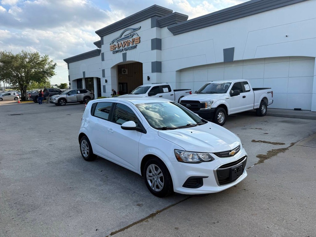 Chevrolet Sonic Vehicle Full-screen Gallery Image 02