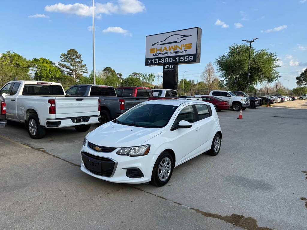 Chevrolet Sonic Vehicle Full-screen Gallery Image 04