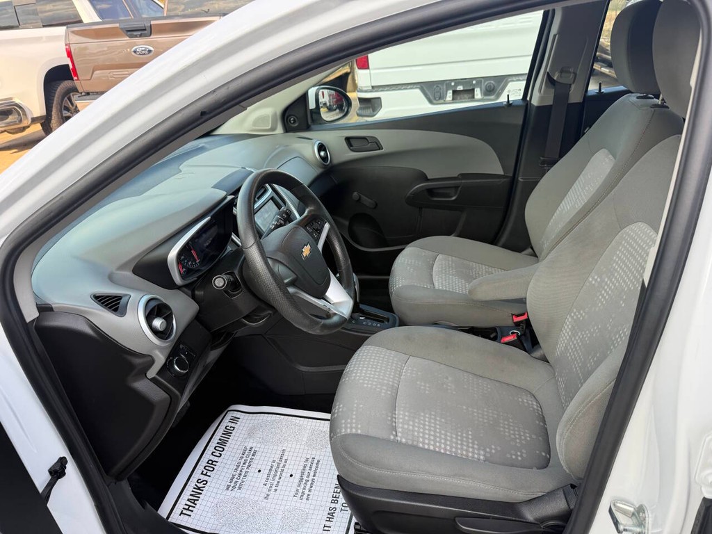 Chevrolet Sonic Vehicle Full-screen Gallery Image 07