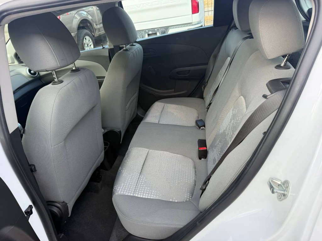 Chevrolet Sonic Vehicle Full-screen Gallery Image 13